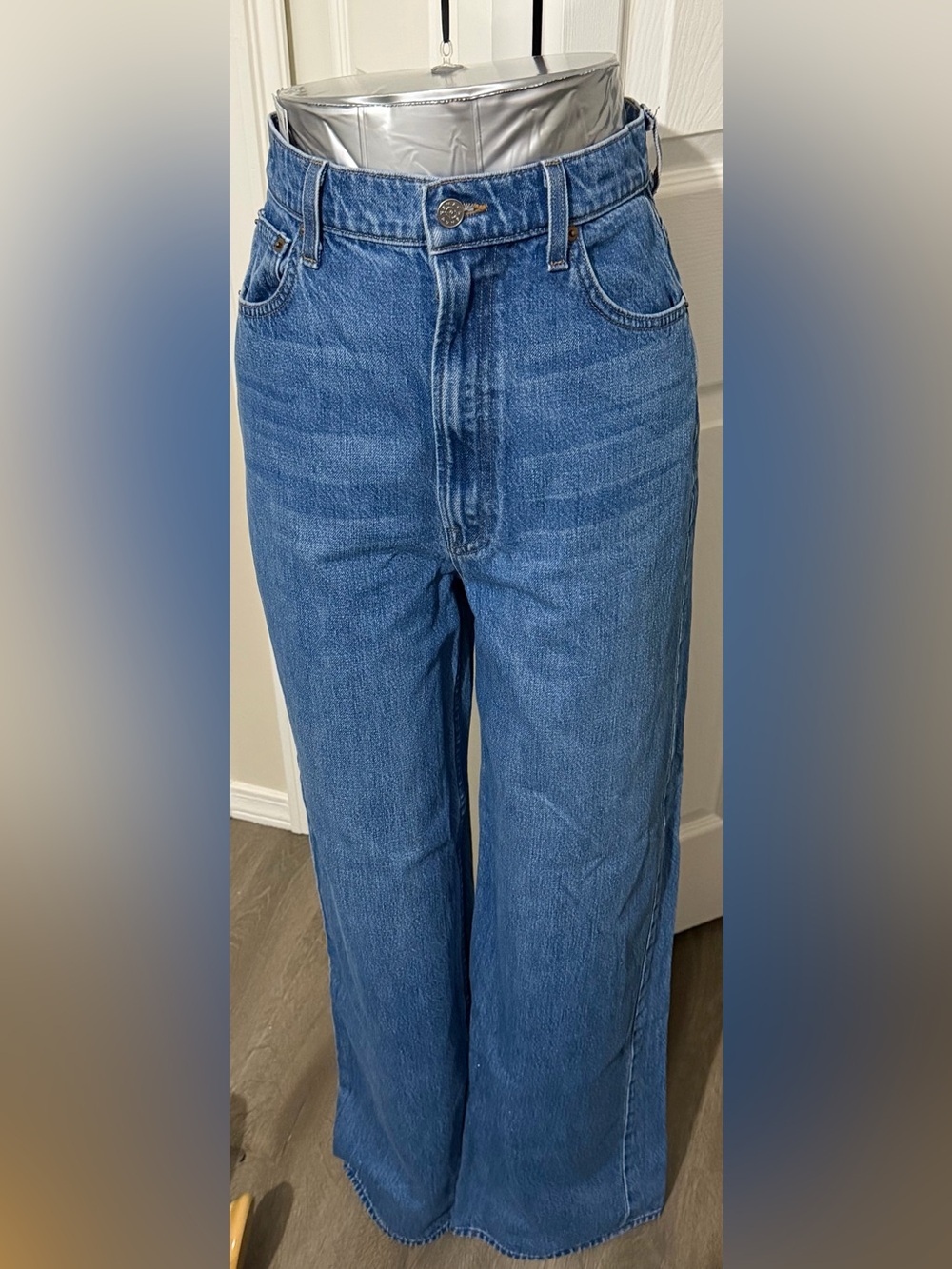 MOTHER Snacks! Wide-Leg Flare Jeans in yummy puddle 4/27